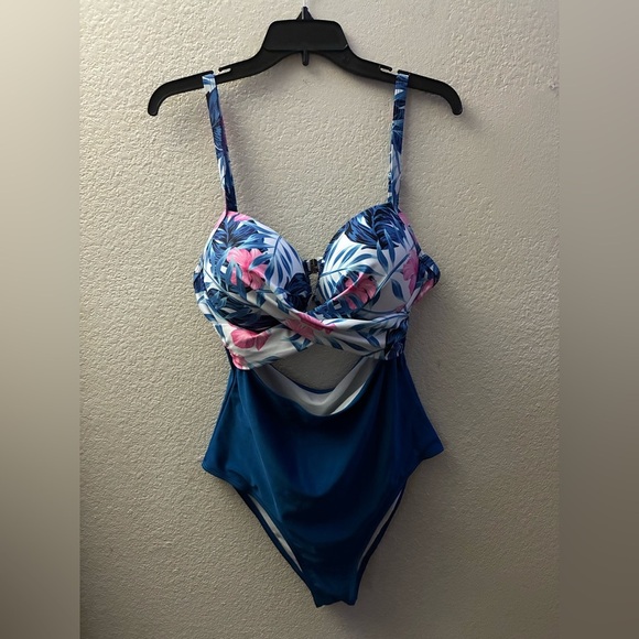 Plus Size Tropical Floral Blue Women's One Piece Swimwear 1X - Picture 2 of 8